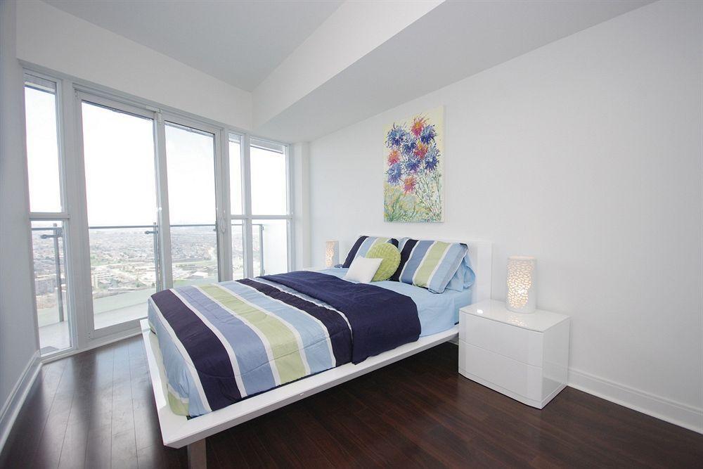 Downtown Mississauga Executive Suites Sq1 Екстериор снимка
